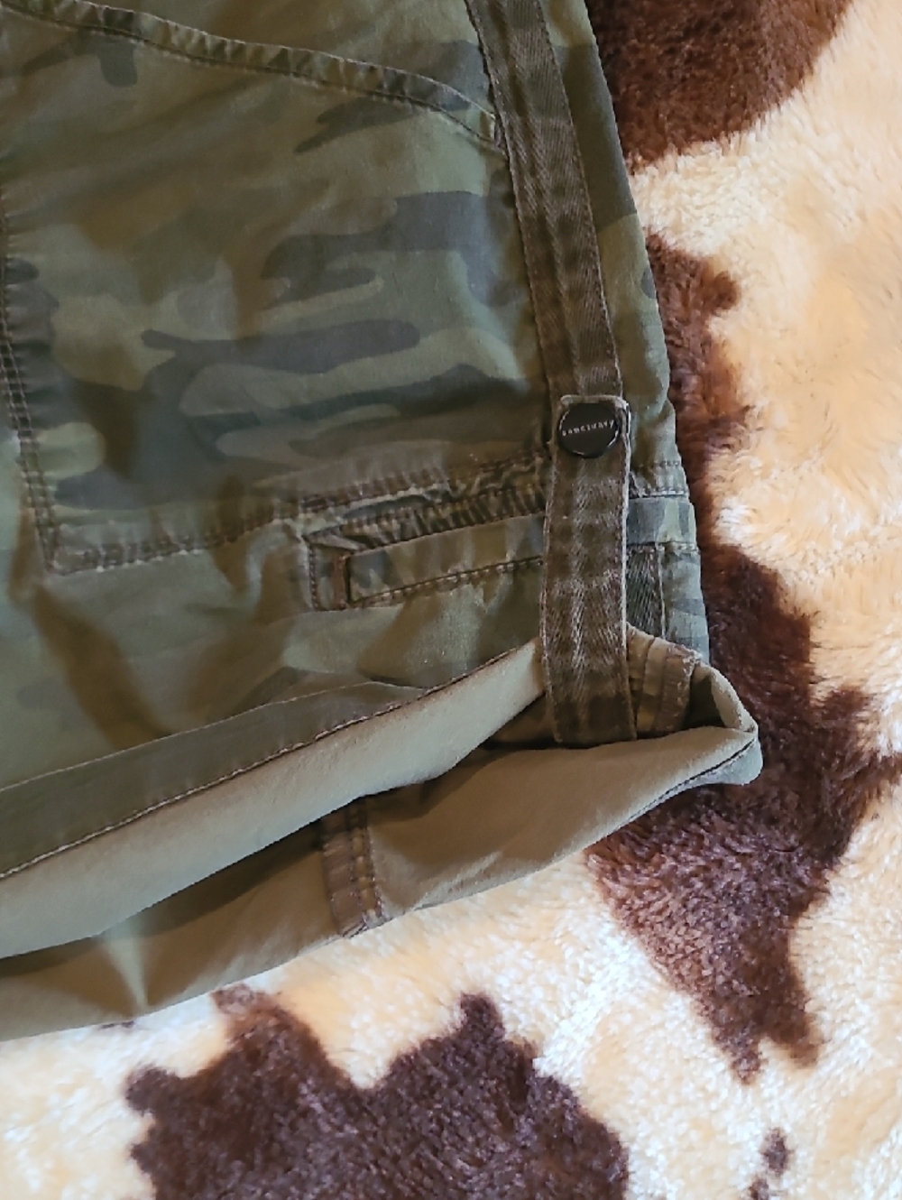 Sanctuary Olive Camo Cargo Shorts - Picture 8 of 9
